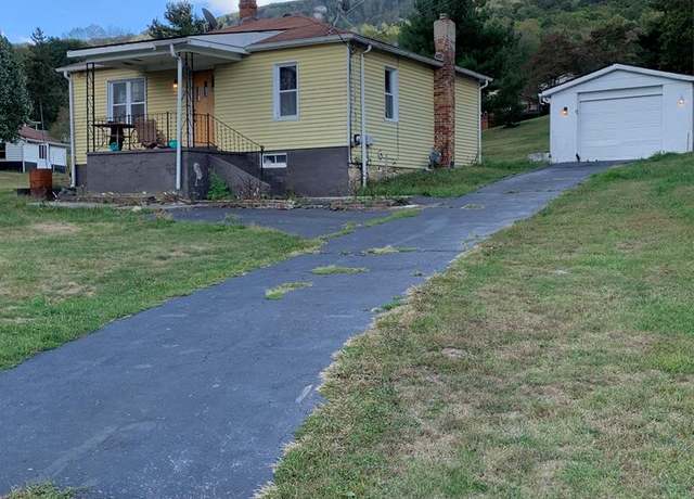 Property at 724 Mountain Ln, Bluefield, VA 24701, 2 beds, 1 bath