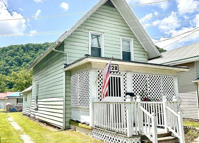 Property at 228 Main St, Hinton, WV 25951, 3 beds, 2 baths