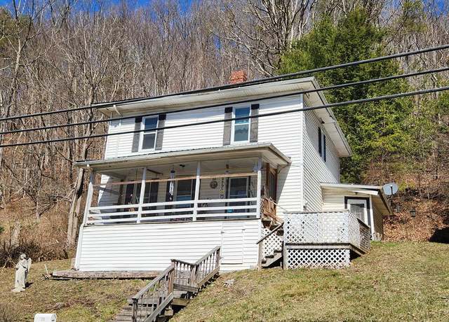 Property at 319 S College Ave, Bluefield, VA 24605, 3 beds, 1 bath