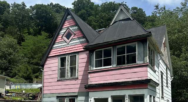 Photo of 108 Renova St, Bramwell, WV 24715