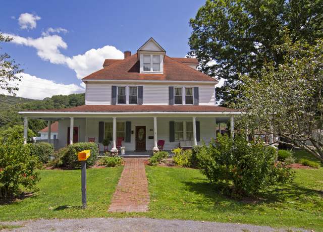 Property at 16 Park Pl, Richwood, WV 26261, 7 beds, 3 baths