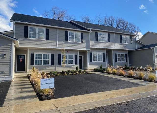 Property at 204 Ivy Ter, Lewisburg, WV 24901, 2 beds, 2.5 baths