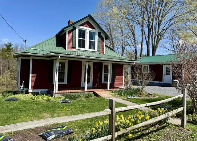 Property at 2025 E Washington St, Lewisburg, WV 24901, 3 beds, 2 baths