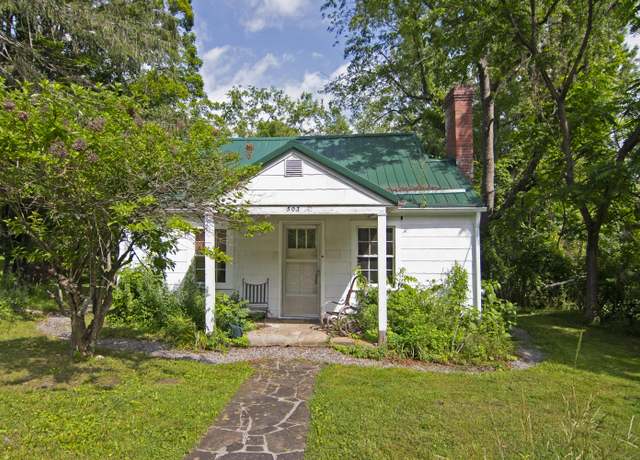 Property at 296 Frazier St, Lewisburg, WV 24901, 2 beds, 1 bath