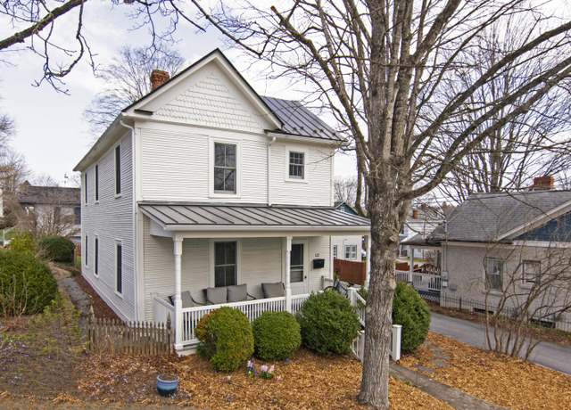 Property at 122 Courtney Dr, Lewisburg, WV 24901, 3 beds, 1.5 baths