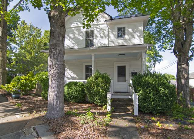 Property at 122 Courtney Dr, Lewisburg, WV 24901, 3 beds, 1.5 baths
