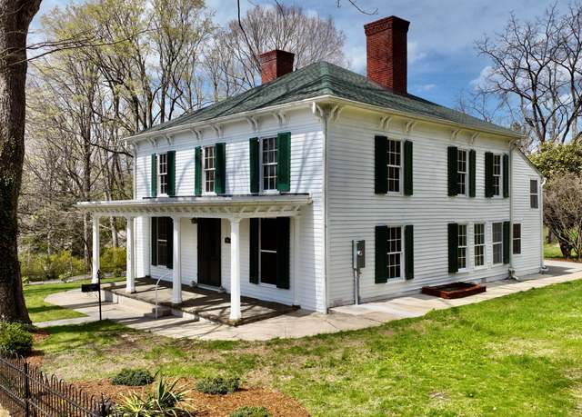 Property at 1335 Washington St St E, Lewisburg, WV 24901, 5 beds, 3.5 baths