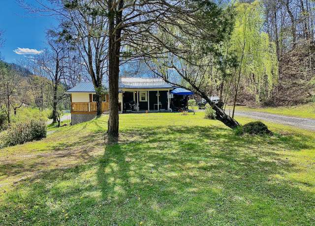 Property at 465 Gum St, White Sulphur Springs, WV 24986, 2 beds, 1 bath