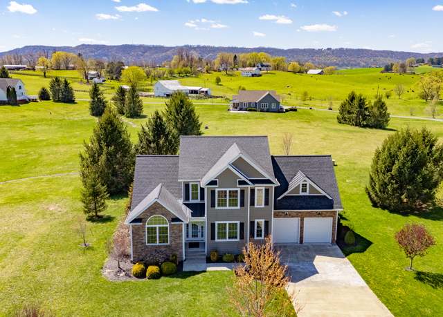 Property at 393 James River Rd, Lewisburg, WV 24901, 3 beds, 2.5 baths