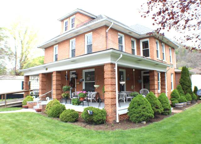 Property at 911 9th St, Marlinton, WV 24954, 6 beds, 3.5 baths
