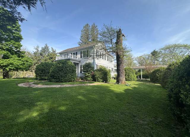 Property at 2141 E Washington St, Lewisburg, WV 24901, 3 beds, 2.5 baths
