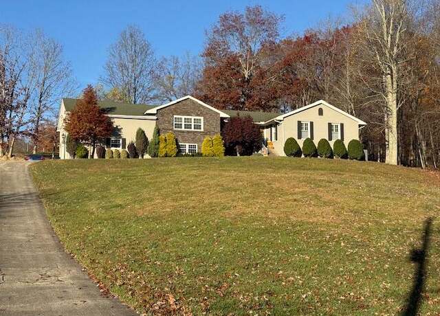 Property at 155 Lee Ave, Beckley, WV 25801, 3 beds, 4 baths