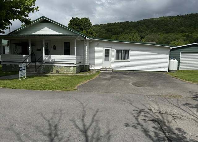 Property at 421 9th St, Rainelle, WV 25962, 3 beds, 1 bath