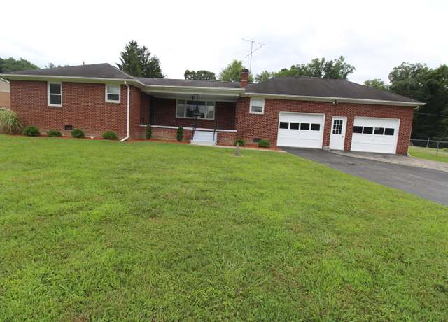 Property at 1082 State Route 3 And 12, Hinton, WV 25951, 3 beds, 1.5 baths