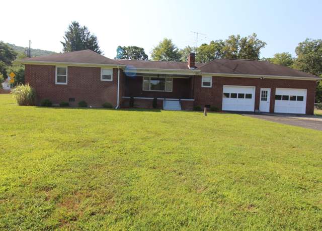 Property at 1082 State Route 3 And 12, Hinton, WV 25951, 3 beds, 1.5 baths