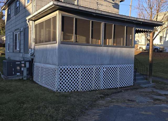 Property at 615 Pocahontas Ave, Ronceverte, WV 24970, 4 beds, 1 bath