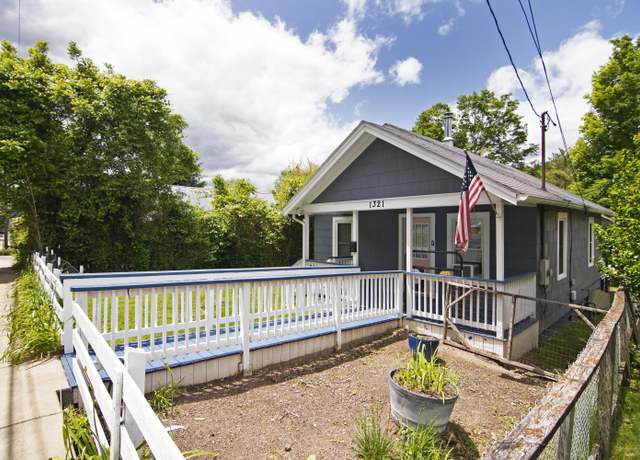 Property at 1321 E Main St, White Sulphur Springs, WV 24986, 2 beds, 1 bath