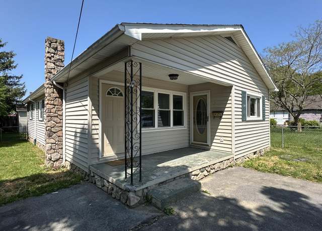 Property at 139 Crizer Ave #5, White Sulphur Springs, WV 24986, 3 beds, 2 baths