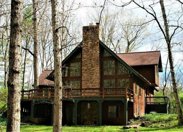 Property at 551 Montvue Dr, Lewisburg, WV 24901, 4 beds, 3 baths