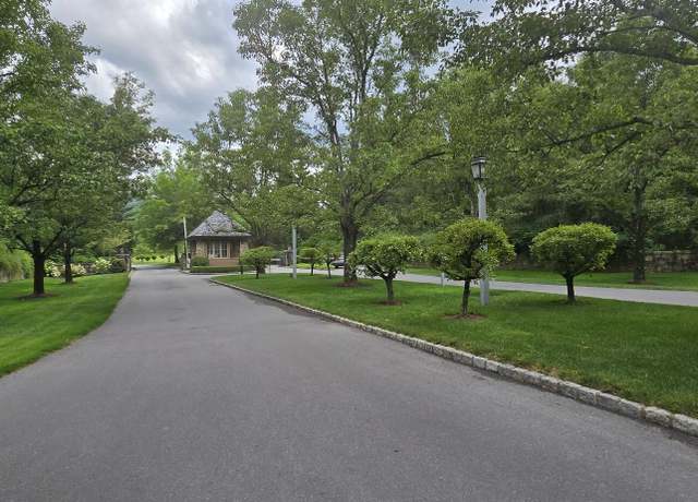 Property at 302 Ashford Ct #7, White Sulphur Springs, WV 24986
