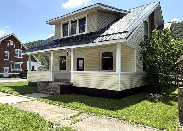 Property at 701 2nd Ave Unit 11-12, Marlinton, WV 24954, 4 beds, 3.5 baths
