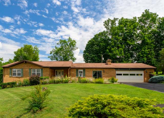Property at 420 Cloverfield Ln, Lewisburg, WV 24901, 3 beds, 2.5 baths