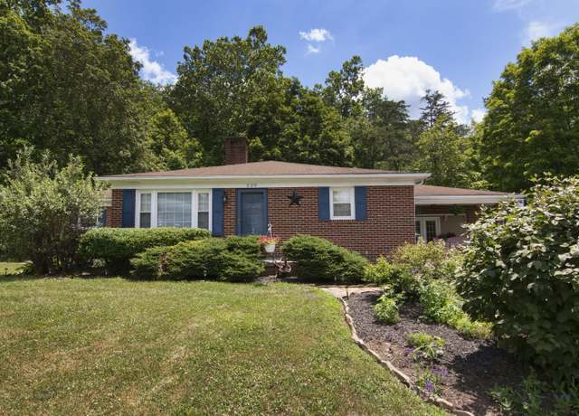 Property at 220 Manor Dr, White Sulphur Springs, WV 24986, 4 beds, 2 baths