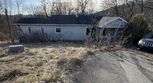 Photo of 110 Lisa Ln, Lanark, WV 25860