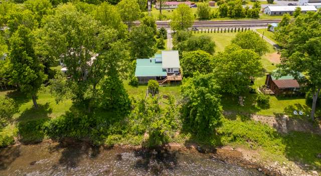 Photo of 207 Howell St, Alderson, WV 24910
