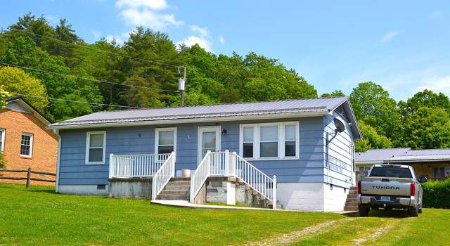 Photo of 142 Mountain Crest Dr, White Sulphur Springs, WV 24986