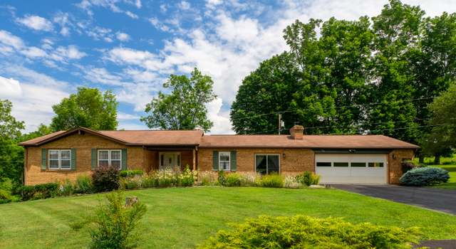 Photo of 420 Cloverfield Ln, Lewisburg, WV 24901