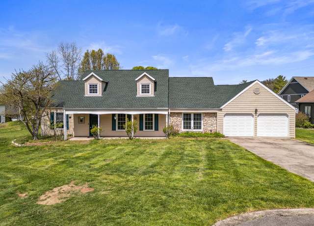 Property at 8 Congressional Way, Huntington, WV 25705, 5 beds, 2.5 baths