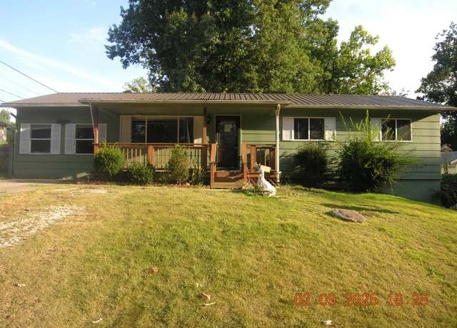 Property at 3515 Sky Oak Dr, Huntington, WV 25701, 3 beds, 1 bath