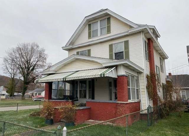 Property at 2457 8th Ave, Huntington, WV 25703, 3 beds, 1 bath