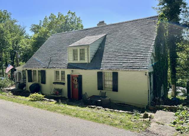 Property at 65 Edgemont Ter, Huntington, WV 25701, 4 beds, 1 bath