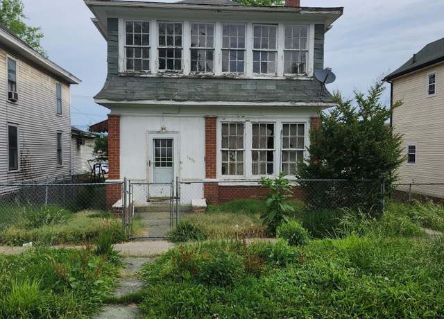 Property at 1928 12th Ave, Huntington, WV 25701, 4 beds, 2 baths