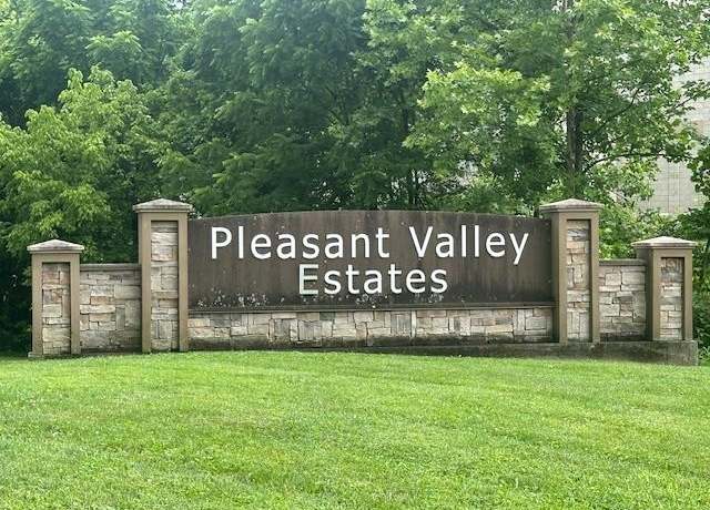Property at 8 Woodhaven Dr, Huntington, WV 25701