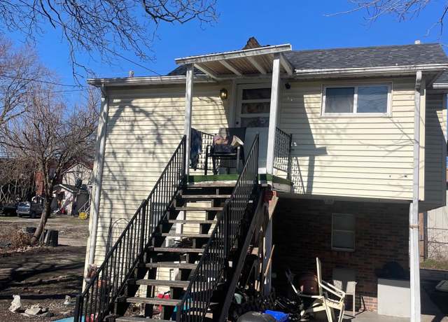 Property at 720 Adams Ave, Huntington, WV 25701, 2 beds, 2 baths