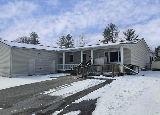 Property at 203 Lower Overlook Dr, Hurricane, WV 25526, 5 beds, 2 baths