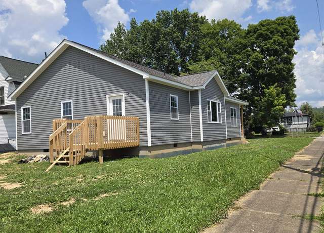 Property at 2687 Collis Ave, Huntington, WV 25702, 3 beds, 2 baths
