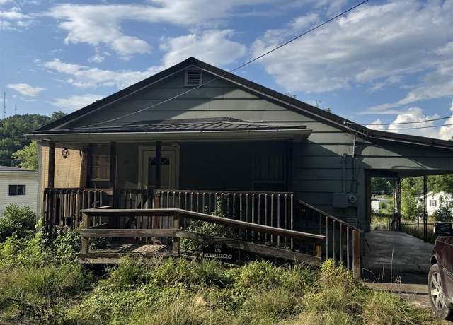 Property at 111 S Pine St, Wayne, WV 25570, 3 beds, 1 bath
