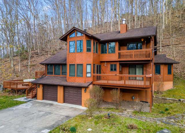 Property at 1 Old Wayne Rd, Huntington, WV 25701, 3 beds, 2.5 baths