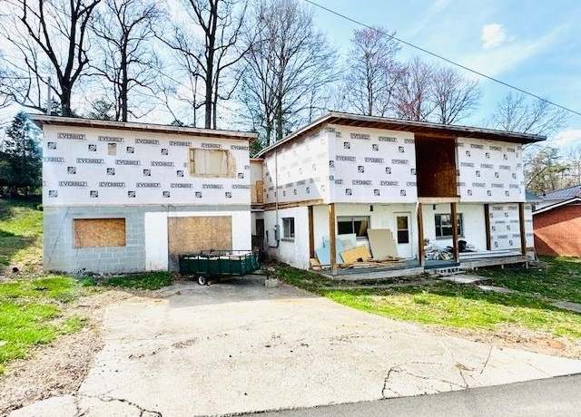 Property at 211 Stiles Dr, Huntington, WV 25705, 7 beds, 3 baths