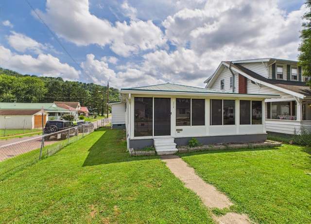 Property at 3511 3rd Ave, Huntington, WV 25702, 2 beds, 1.5 baths