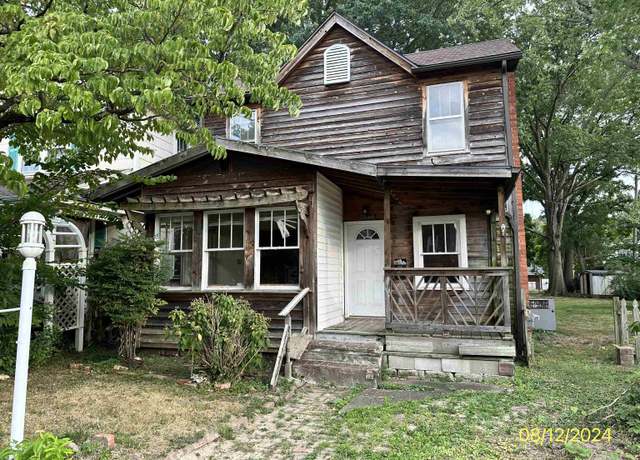 Property at 127 W 9th Ave, Huntington, WV 25701, 4 beds, 1 bath