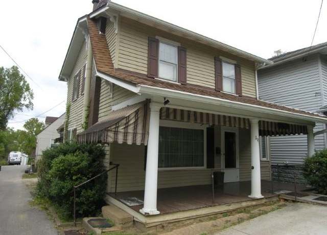 Property at 1956 Underwood Ave, Huntington, WV 25701, 3 beds, 1.5 baths