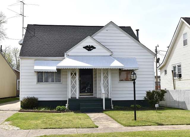 Property at 417 27th Street St W, Huntington, WV 25701, 3 beds, 2 baths
