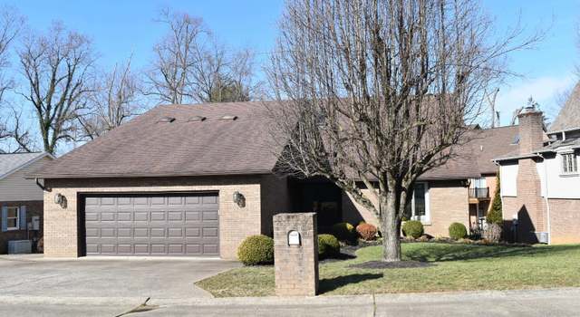 Photo of 104 Oak Tree Ln, Huntington, WV 25701