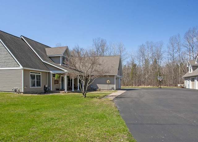 Property at 1501 20th St, Cloquet, MN 55720, 4 beds, 3.5 baths