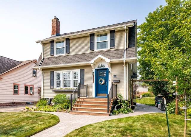 Property at 1735 Dunedin Ave, Duluth, MN 55803, 3 beds, 1 bath